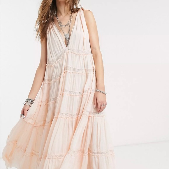 Free People Dresses & Skirts - Free People Valley Tiered Midi dress.
